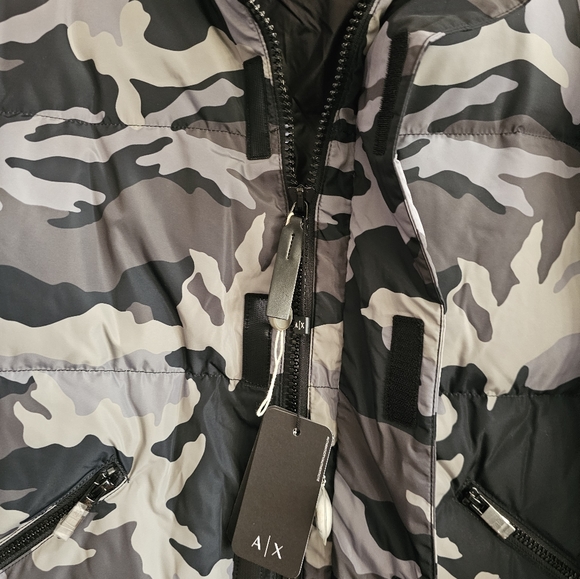 Armani Exchange Down Jacket In Gray Camo Size S NWT - Picture 2 of 14